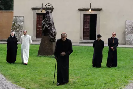 Młody papież - galeria zdjęć - filmweb