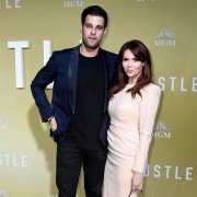 The Hustle - galeria zdjęć - filmweb