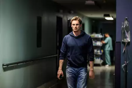 Damien - galeria zdjęć - filmweb