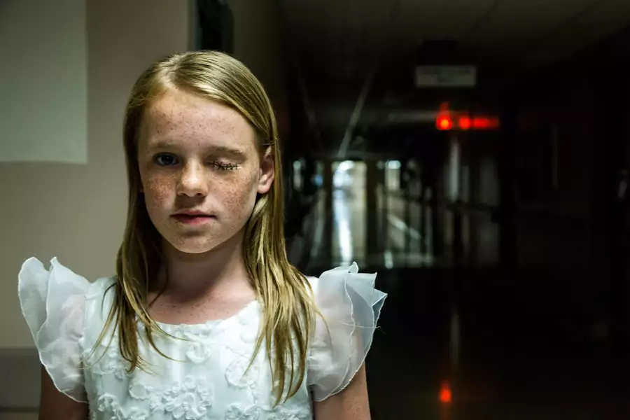 Damien - galeria zdjęć - filmweb