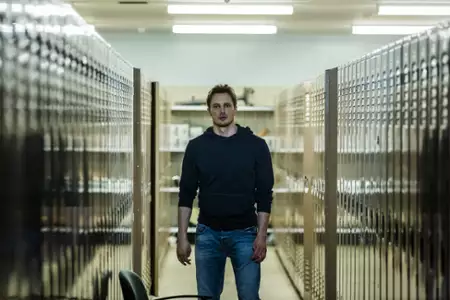 Damien - galeria zdjęć - filmweb