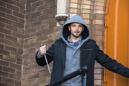 Damien - galeria zdjęć - filmweb