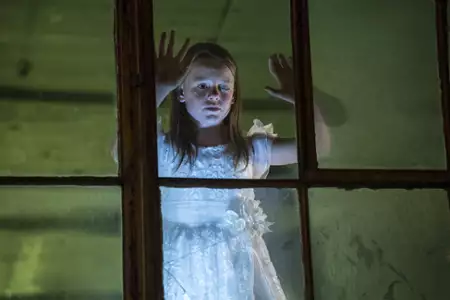 Damien - galeria zdjęć - filmweb