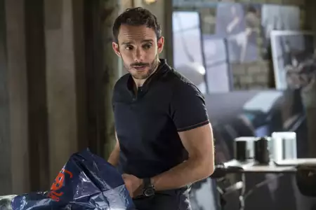 Damien - galeria zdjęć - filmweb