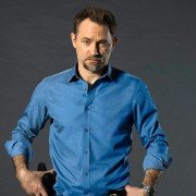 Damien - galeria zdjęć - filmweb