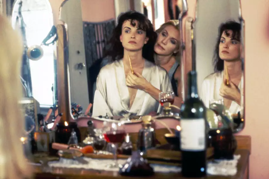 Kobieta odrzucona - galeria zdjęć - filmweb