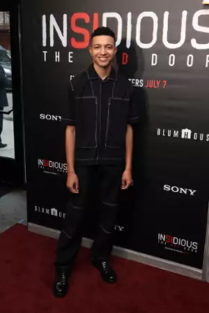 Naznaczony: Czerwone drzwi - galeria zdjęć - filmweb