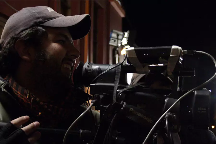 Karen płacze w autobusie - galeria zdjęć - filmweb