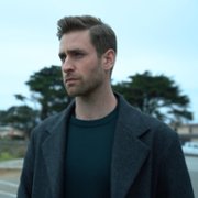 Oliver Jackson-Cohen w Spod powierzchni