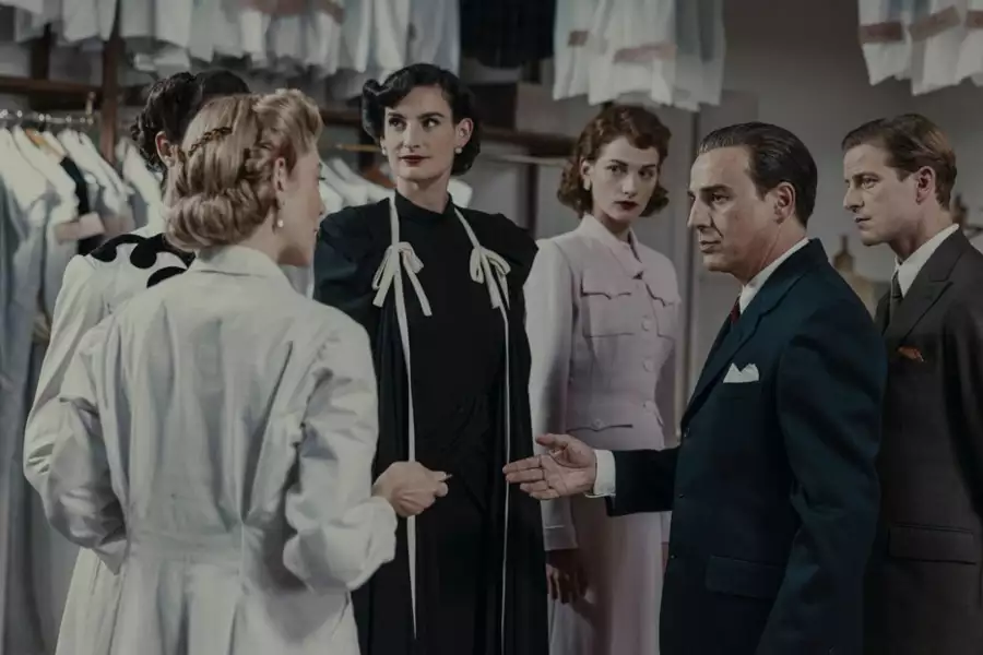 Cristóbal Balenciaga - galeria zdjęć - filmweb