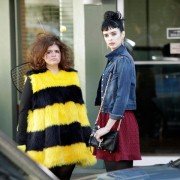 Don't Trust the B---- in Apartment 23 - galeria zdjęć - filmweb
