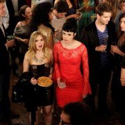 Don't Trust the B---- in Apartment 23 - galeria zdjęć - filmweb
