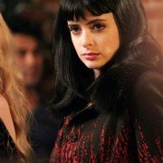 Don't Trust the B---- in Apartment 23 - galeria zdjęć - filmweb