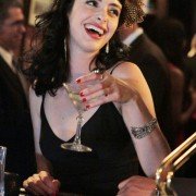 Don't Trust the B---- in Apartment 23 - galeria zdjęć - filmweb