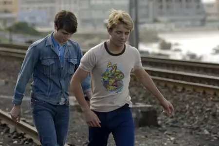 Zakochany głupiec - galeria zdjęć - filmweb