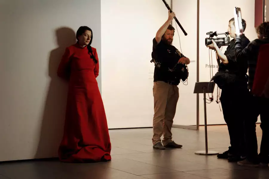 Marina Abramović: artystka obecna - galeria zdjęć - filmweb