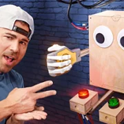 Mark Rober: CrunchLabs - galeria zdjęć - filmweb