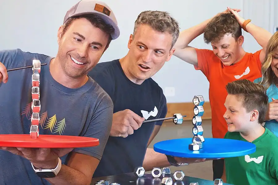 Mark Rober: CrunchLabs - galeria zdjęć - filmweb