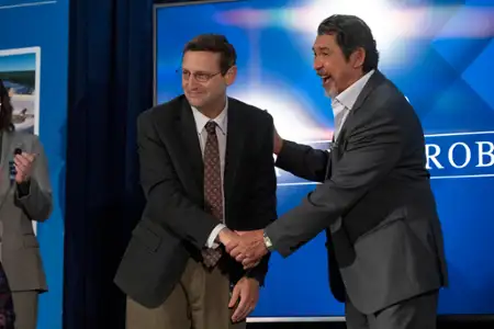 Krzesła - galeria zdjęć - filmweb