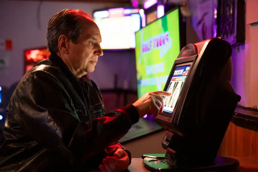 Krzesła - galeria zdjęć - filmweb