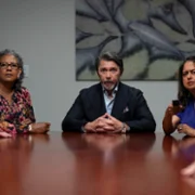 Krzesła - galeria zdjęć - filmweb