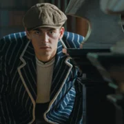 Młody Sherlock - galeria zdjęć - filmweb