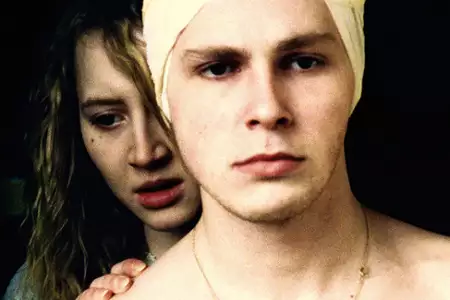 Listopadowe dziecko - galeria zdjęć - filmweb