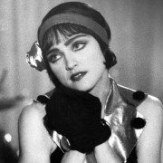 Cienie i mgła - galeria zdjęć - filmweb