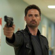Alphas - galeria zdjęć - filmweb