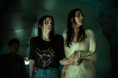 Stamtąd - galeria zdjęć - filmweb