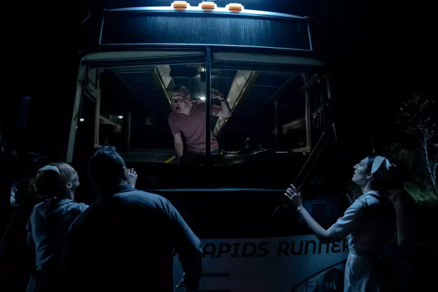 Stamtąd - galeria zdjęć - filmweb