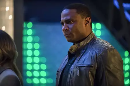 Arrow - galeria zdjęć - filmweb