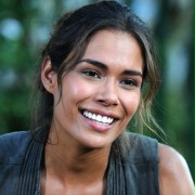 Daniella Alonso w Revolution