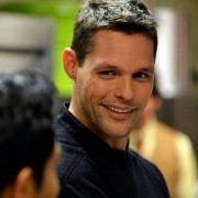 Justin Bruening w Switched at Birth