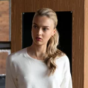 Shattered - galeria zdjęć - filmweb