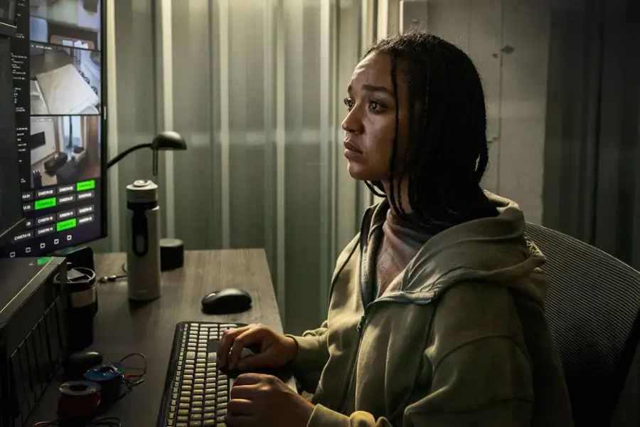 Watching You - galeria zdjęć - filmweb