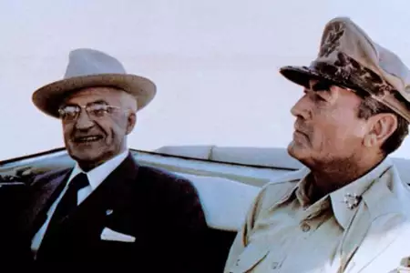 Generał MacArthur - galeria zdjęć - filmweb