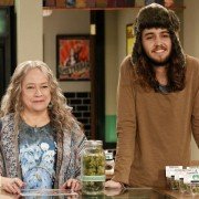 Disjointed - galeria zdjęć - filmweb