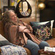 Disjointed - galeria zdjęć - filmweb