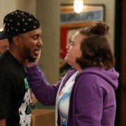 Disjointed - galeria zdjęć - filmweb