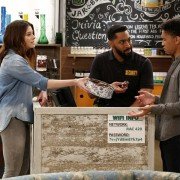 Disjointed - galeria zdjęć - filmweb