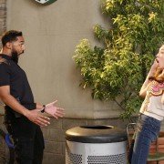 Disjointed - galeria zdjęć - filmweb
