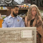 Disjointed - galeria zdjęć - filmweb