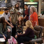 Disjointed - galeria zdjęć - filmweb