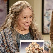 Disjointed - galeria zdjęć - filmweb