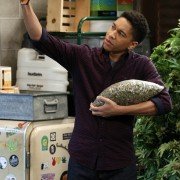 Disjointed - galeria zdjęć - filmweb