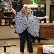Disjointed - galeria zdjęć - filmweb
