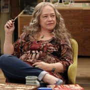 Disjointed - galeria zdjęć - filmweb