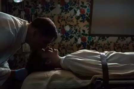 Gniazdo zła - galeria zdjęć - filmweb