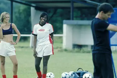 Podkręć jak Beckham - galeria zdjęć - filmweb